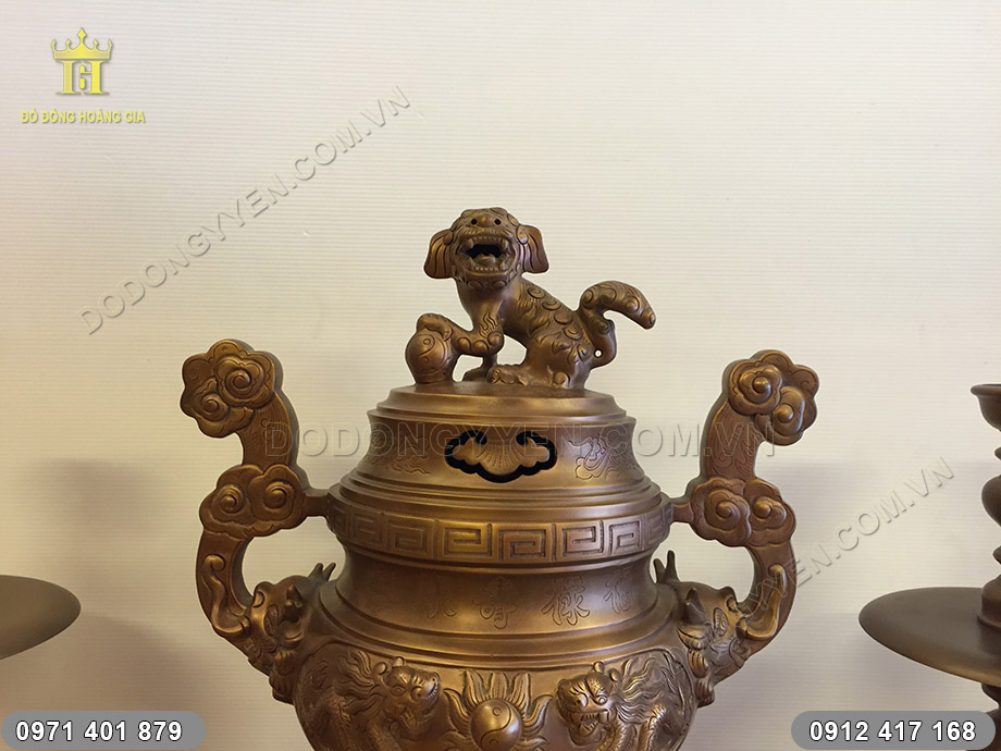 đỉnh thờ tam sự